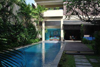 Alam Warna Villa