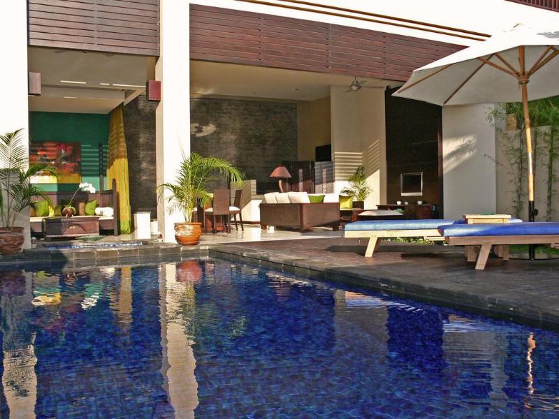 Alam Warna Villa *